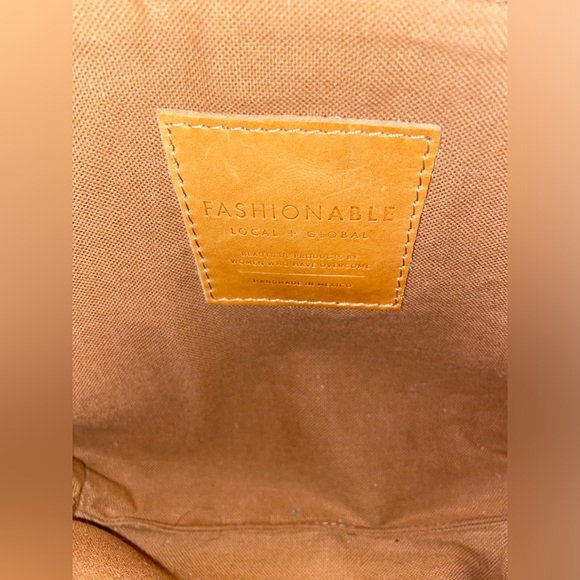 FashionAble Small Tan Leather Clutch, Zippered Top, Handmade in Mexico - Picture 5 of 9